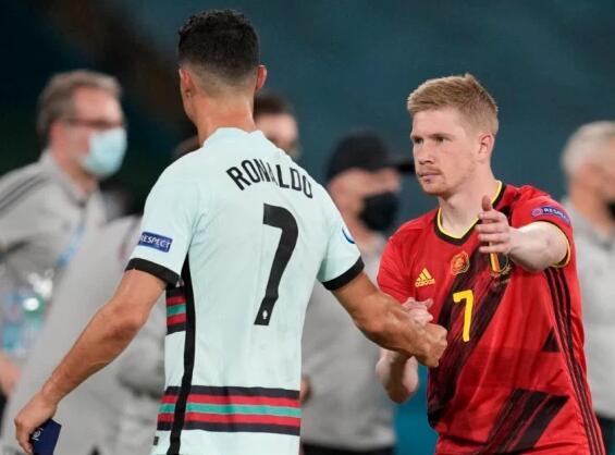 而是在为球 而是在为球