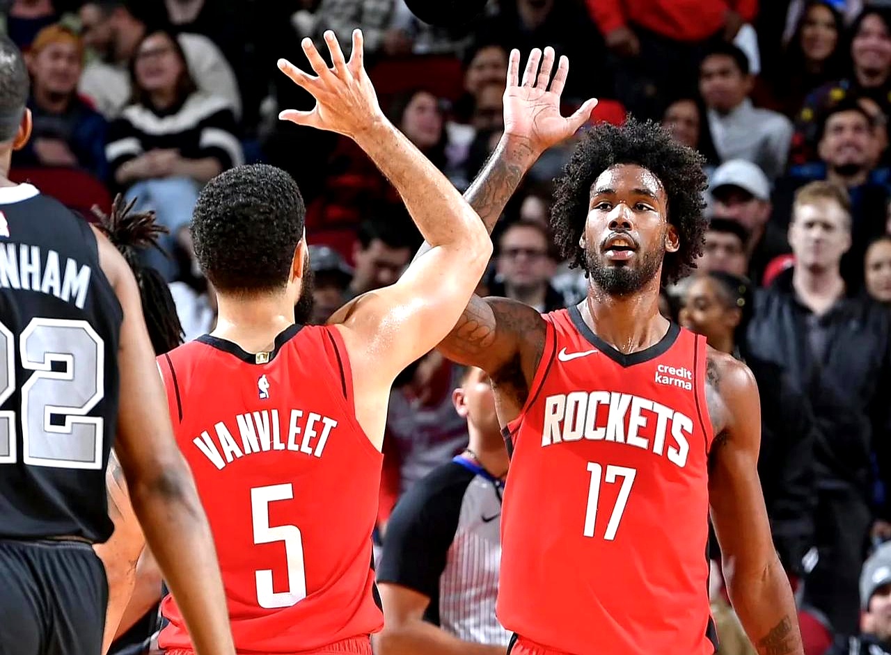 是坐上桌前 是坐上桌前